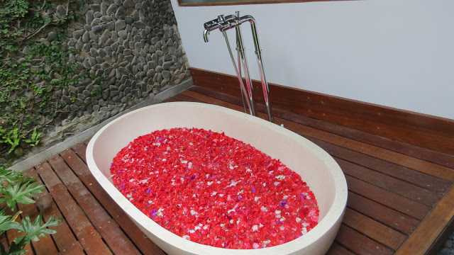 Lifestyle Enthusiast - The Damai, Lovina, Bali - Bath filled with red rose petals